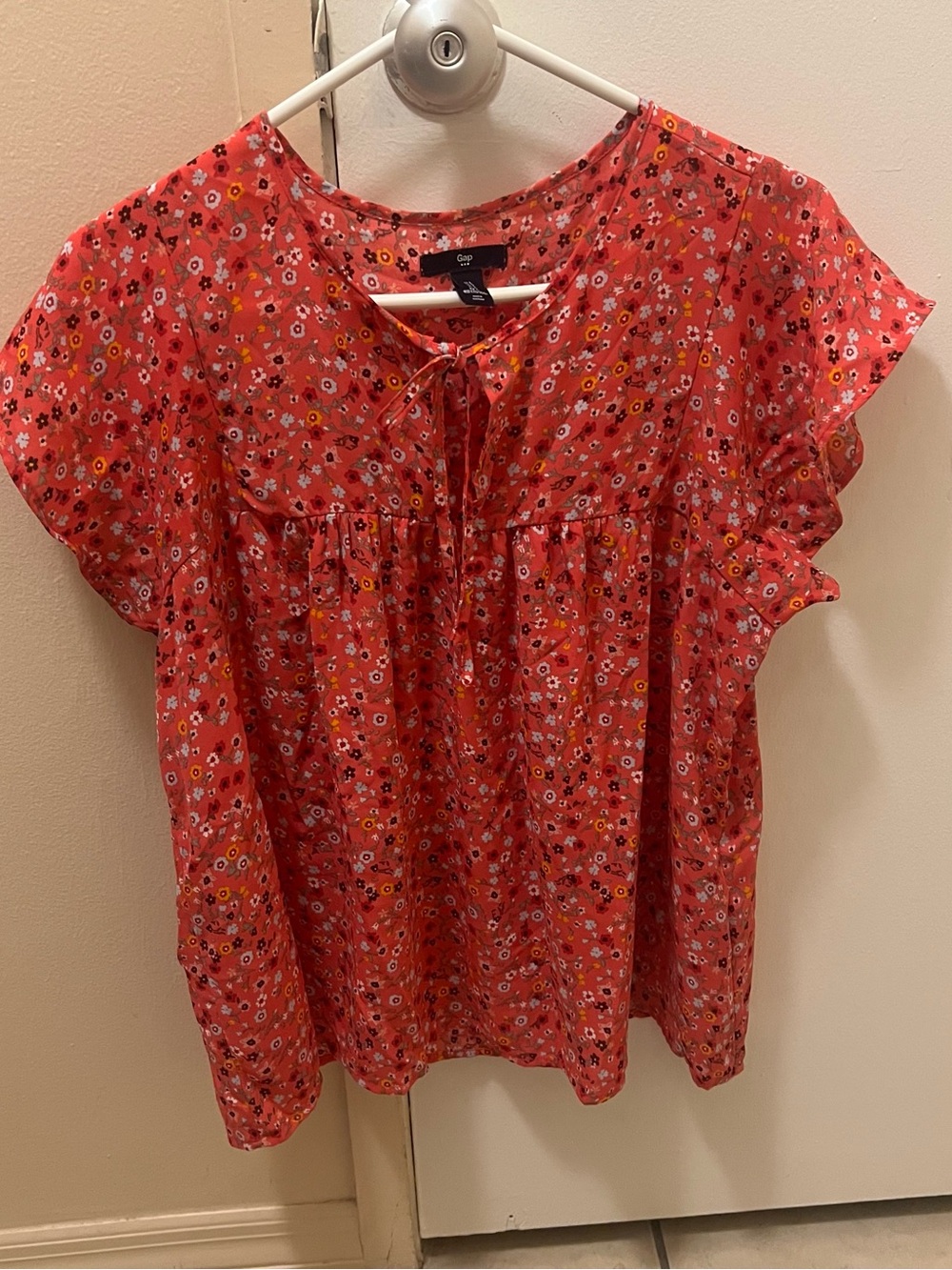 GAP Coral Floral Tie-Front Flutter Sleeve Blouse